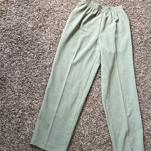 Green brand new petite pants